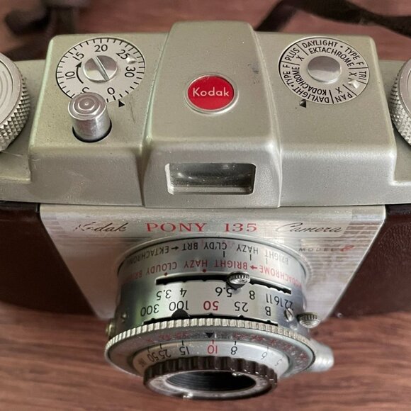 Vintage Kodak Pony 135 Camera with Leather Case (1950's) - Picture 5 of 16